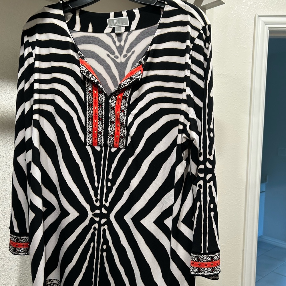 JM Blouse - Picture 2 of 6